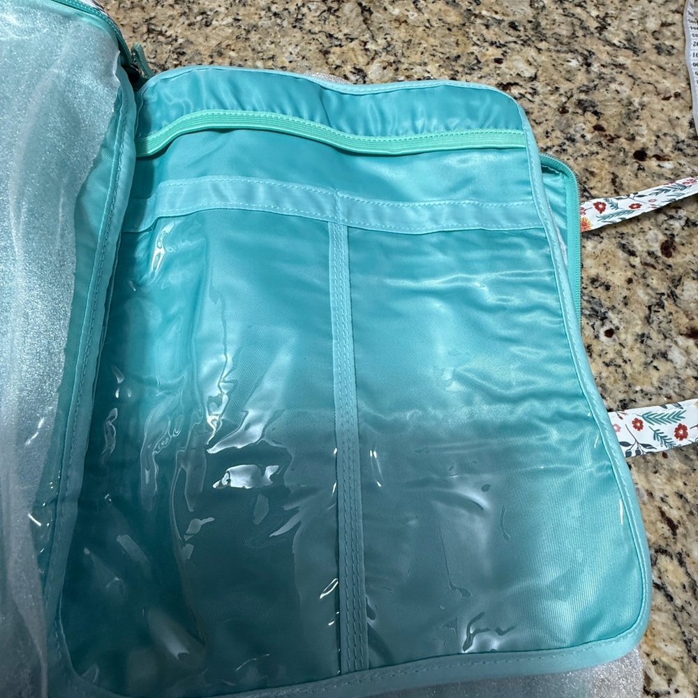 New travel bag with 22 different compartments - Picture 10 of 15